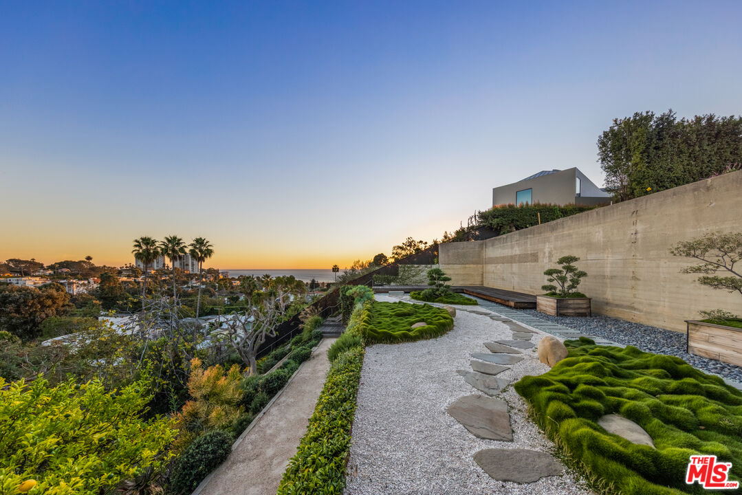 354 Amalfi Dr