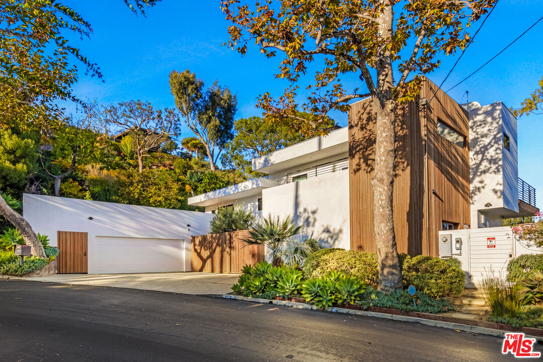 354 Amalfi Dr