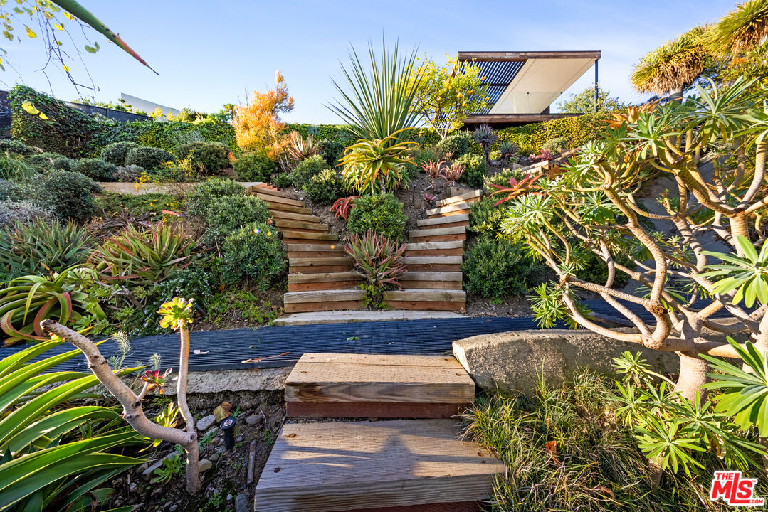 354 Amalfi Dr