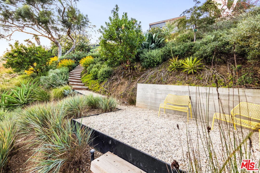 354 Amalfi Dr