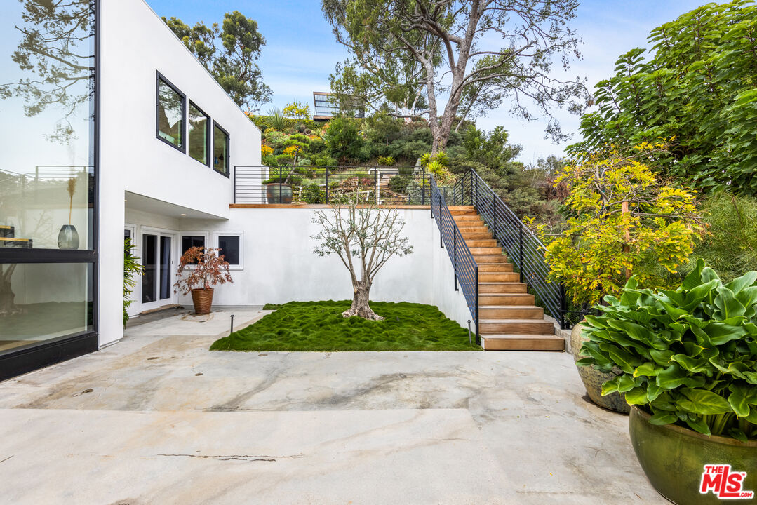 354 Amalfi Dr