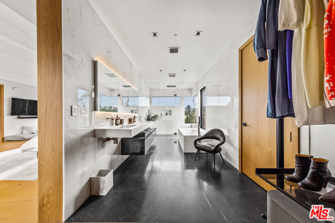 354 Amalfi Dr