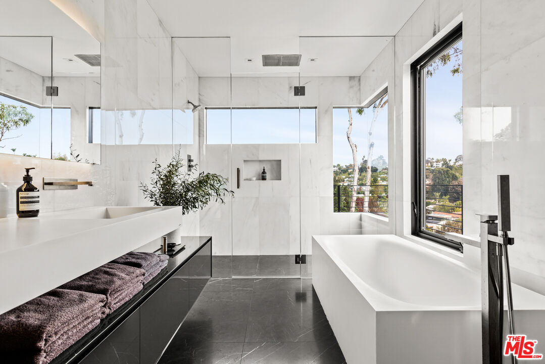 354 Amalfi Dr
