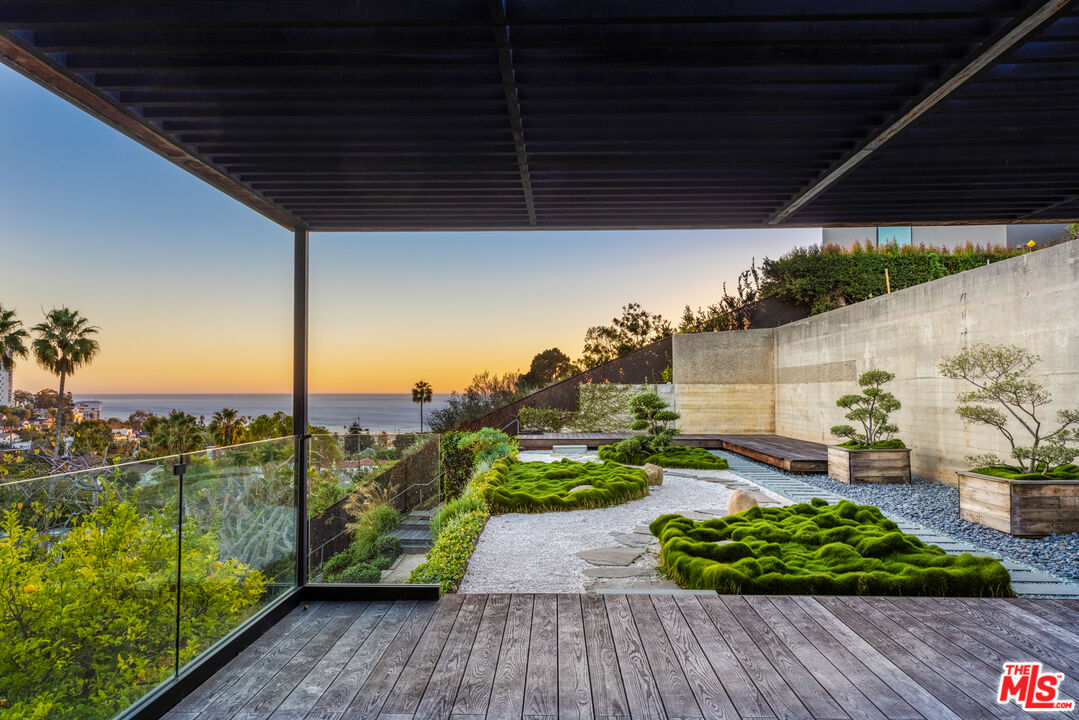 354 Amalfi Dr