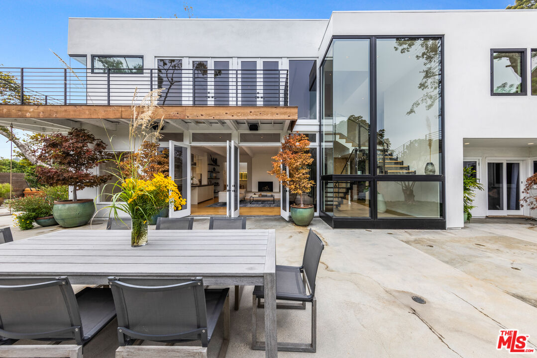 354 Amalfi Dr