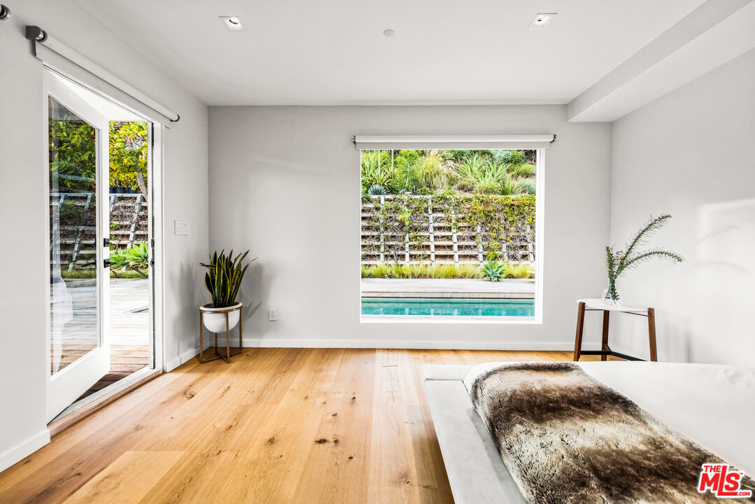 354 Amalfi Dr