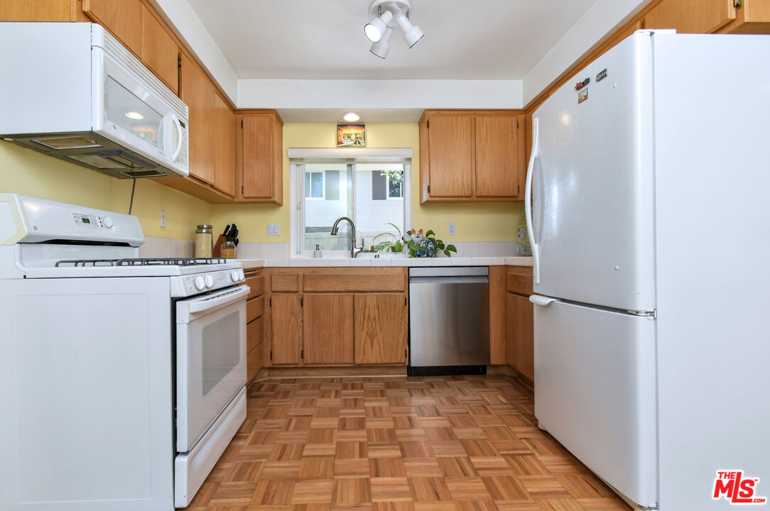10341 Canoga Ave Unit: 19