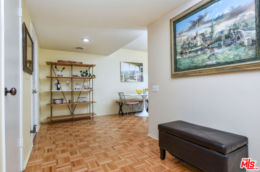 10341 Canoga Ave Unit: 19