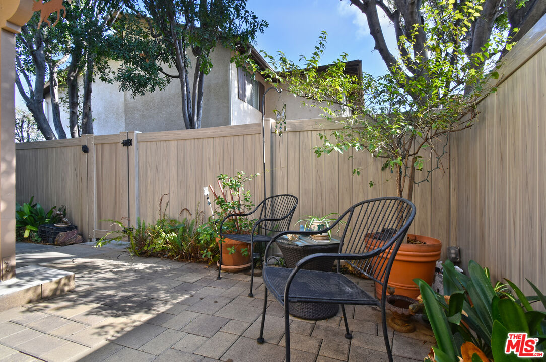 10341 Canoga Ave Unit: 19
