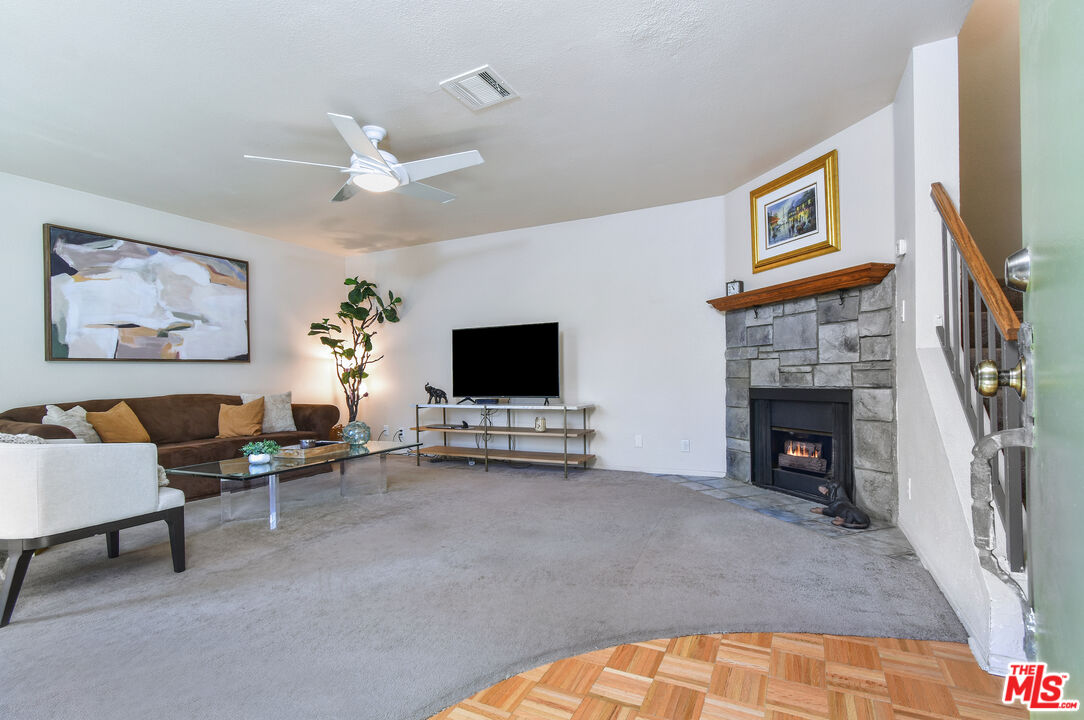 10341 Canoga Ave Unit: 19