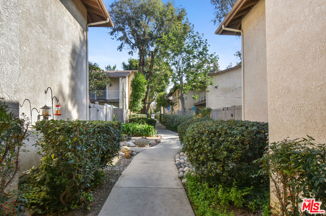 10341 Canoga Ave Unit: 19