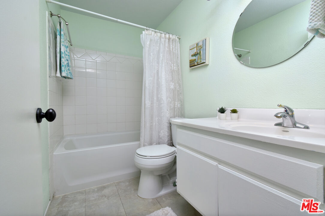 10341 Canoga Ave Unit: 19