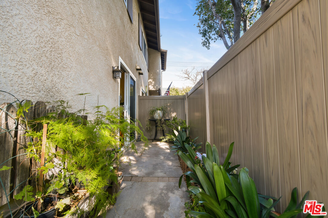 10341 Canoga Ave Unit: 19