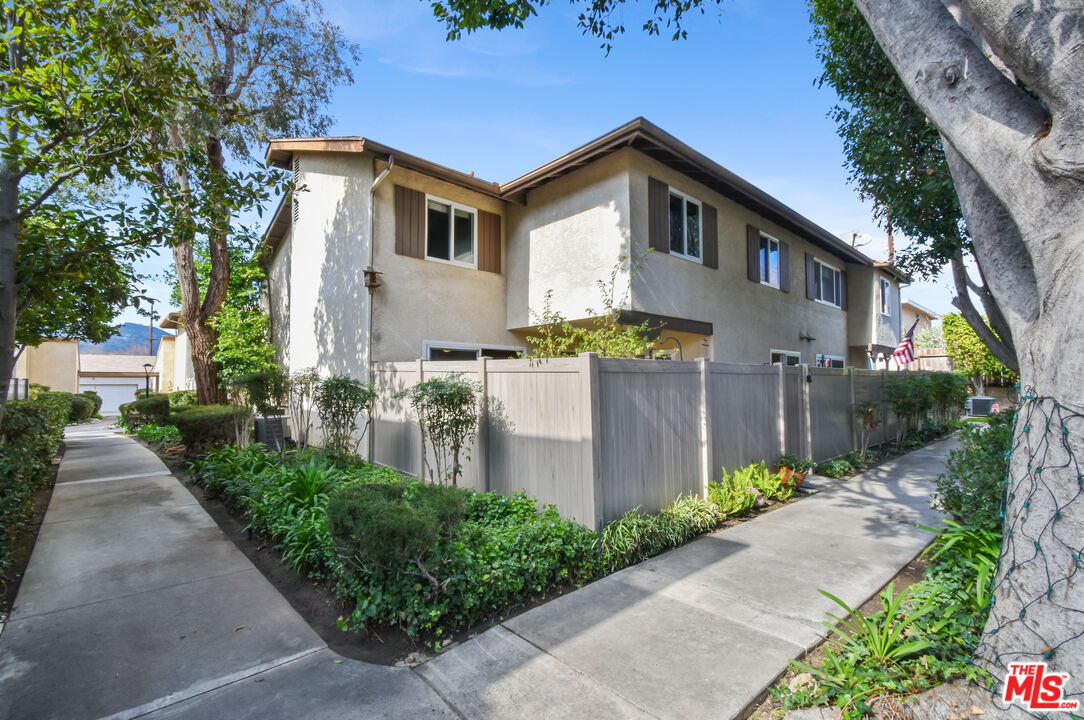 10341 Canoga Ave Unit: 19