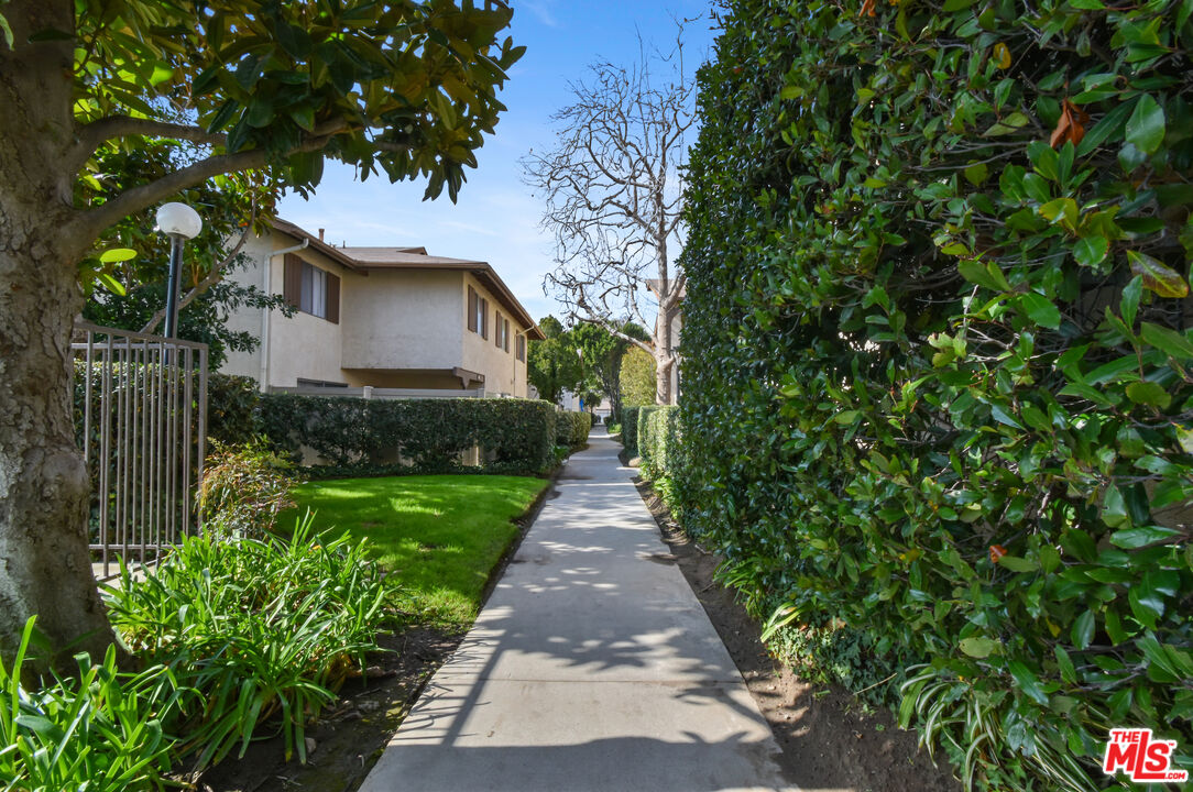 10341 Canoga Ave Unit: 19