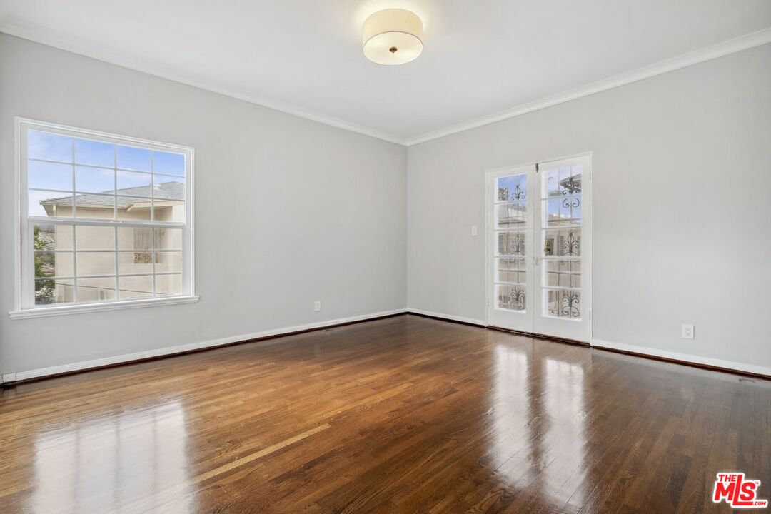110 N Flores St