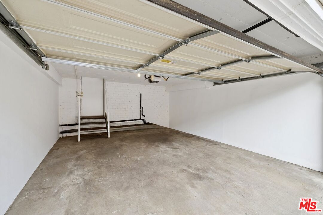 110 N Flores St