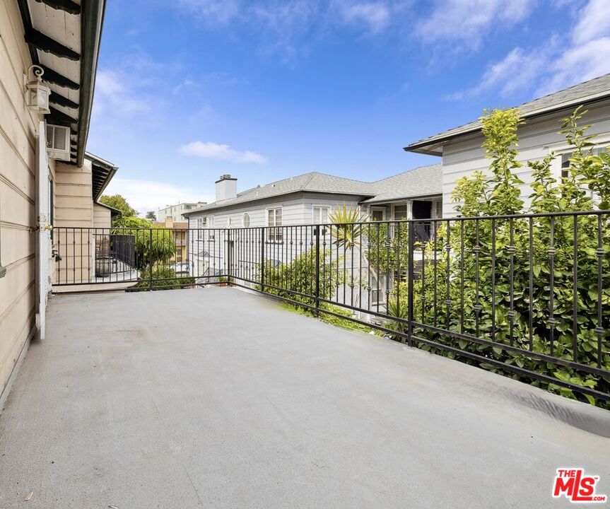 110 N Flores St
