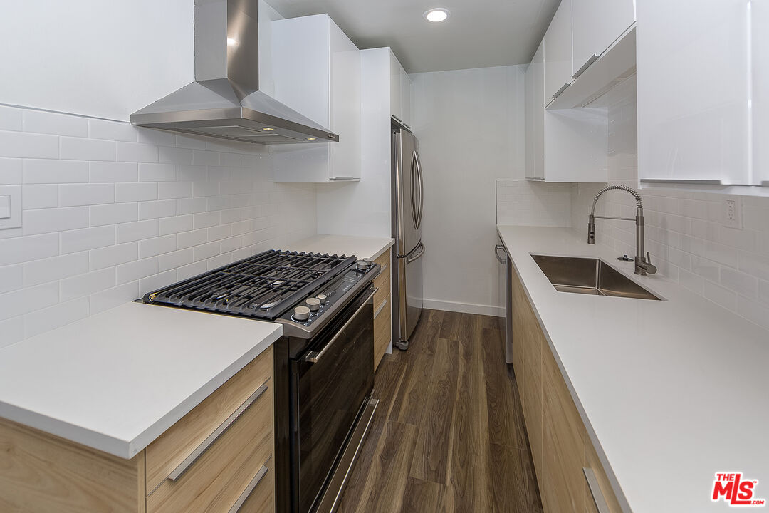 4308 E 4th St