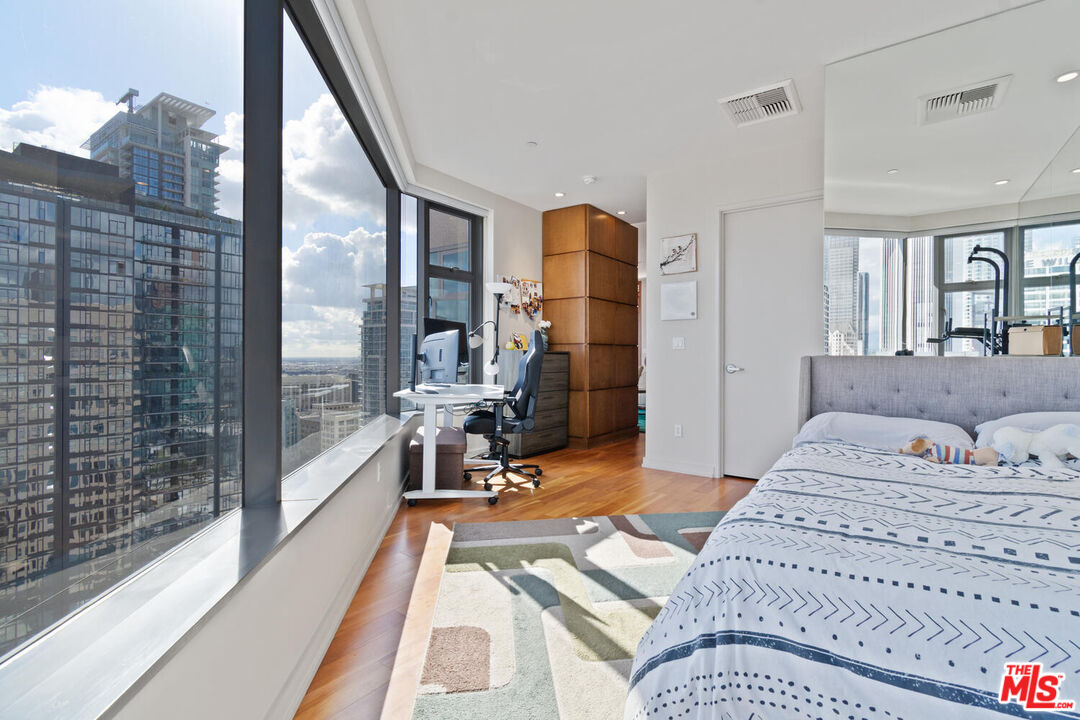 801 S Grand Ave Unit: 2007