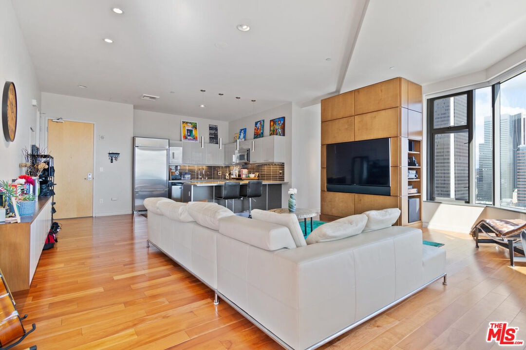 801 S Grand Ave Unit: 2007