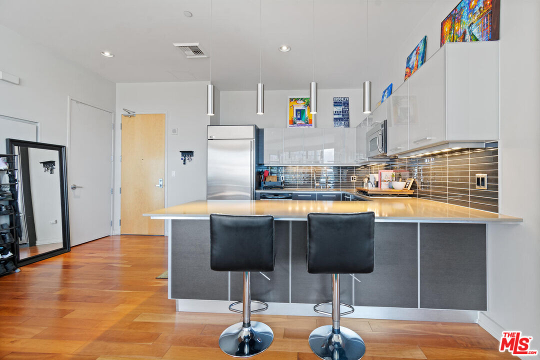 801 S Grand Ave Unit: 2007