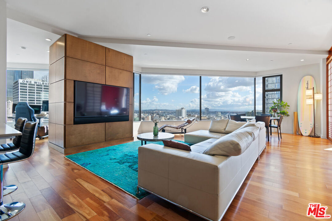 801 S Grand Ave Unit: 2007