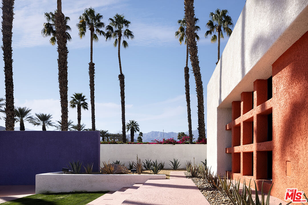 71020 La Paz Rd