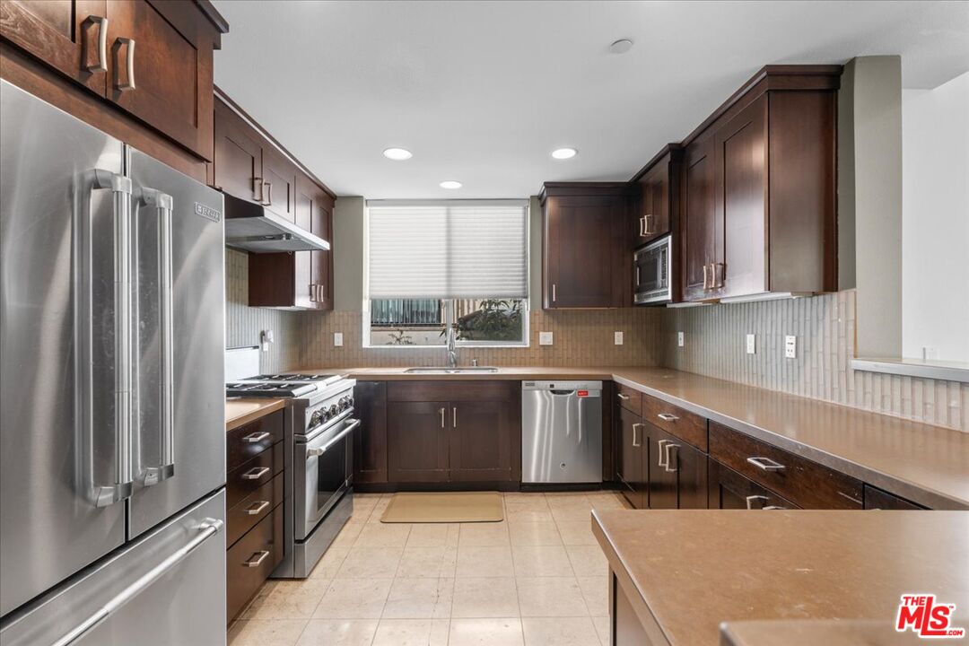 1430 S Beverly Glen Blvd Unit: 302