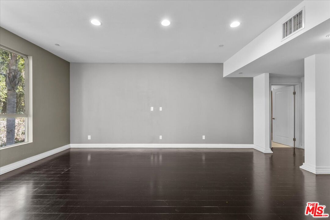 1430 S Beverly Glen Blvd Unit: 302
