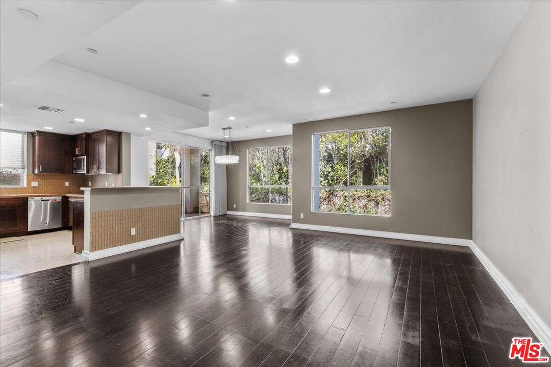 1430 S Beverly Glen Blvd Unit: 302