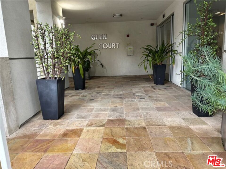 1430 S Beverly Glen Blvd Unit: 302