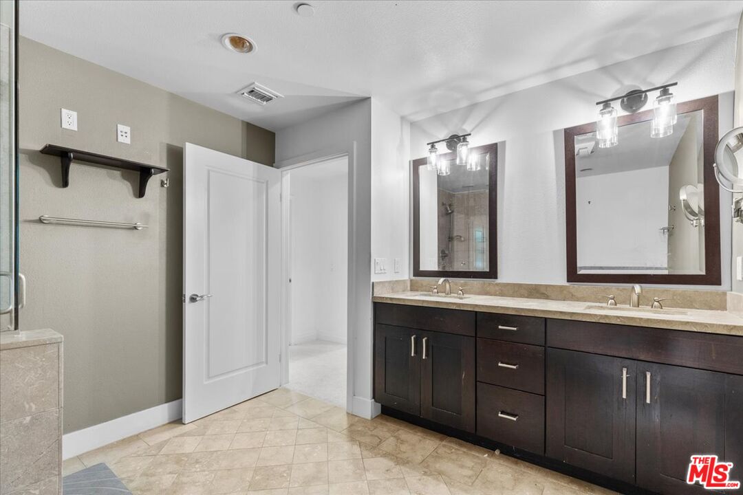 1430 S Beverly Glen Blvd Unit: 302