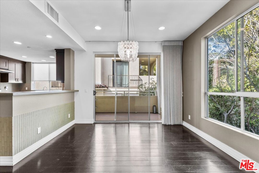 1430 S Beverly Glen Blvd Unit: 302