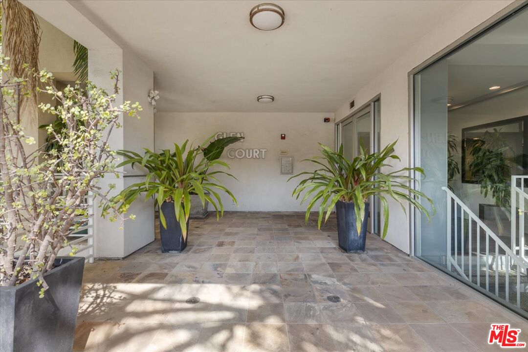 1430 S Beverly Glen Blvd Unit: 302