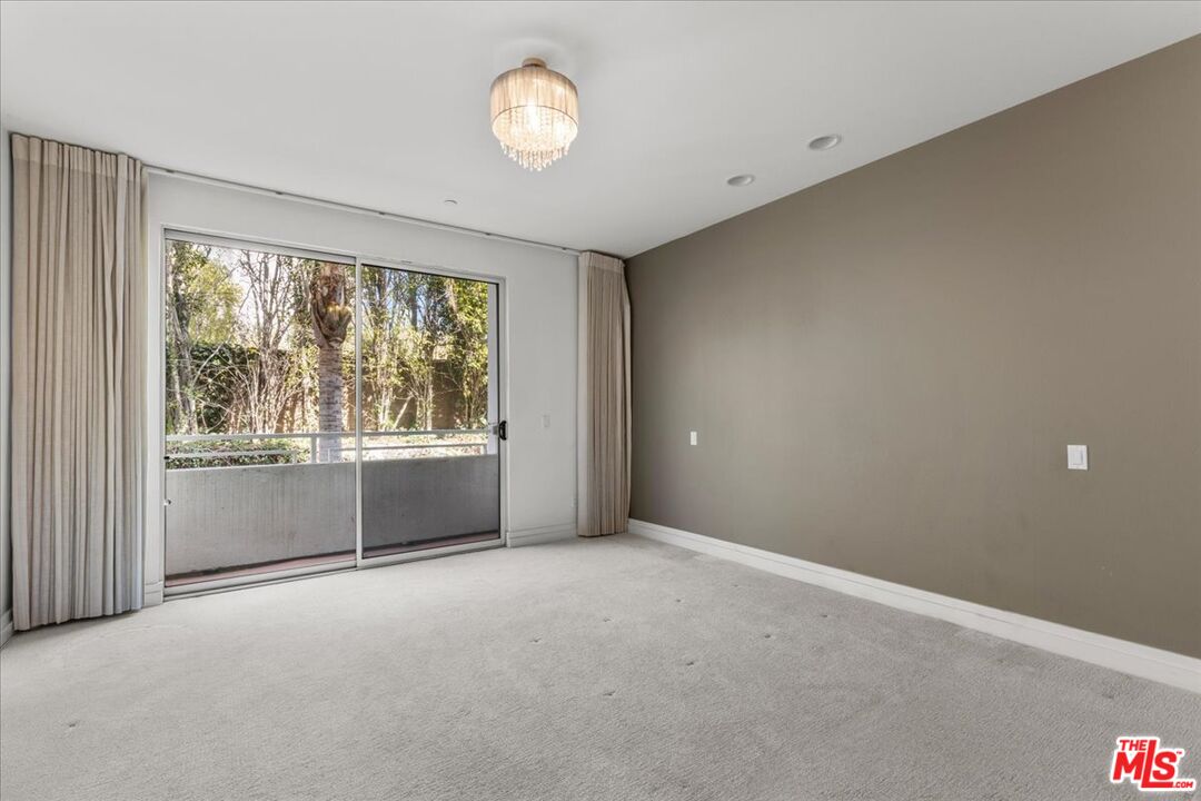 1430 S Beverly Glen Blvd Unit: 302