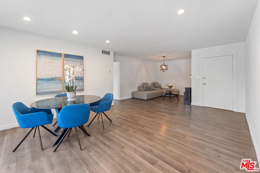 5414 Newcastle Ave Unit: 1
