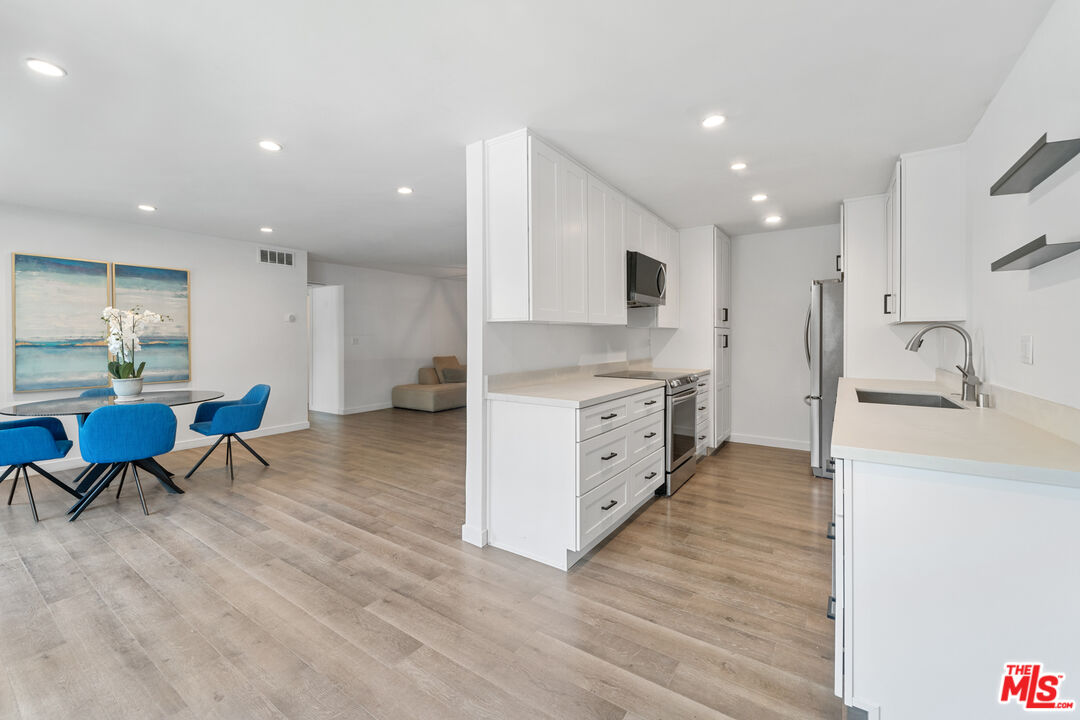 5414 Newcastle Ave Unit: 1