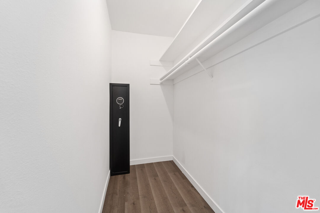 5414 Newcastle Ave Unit: 1