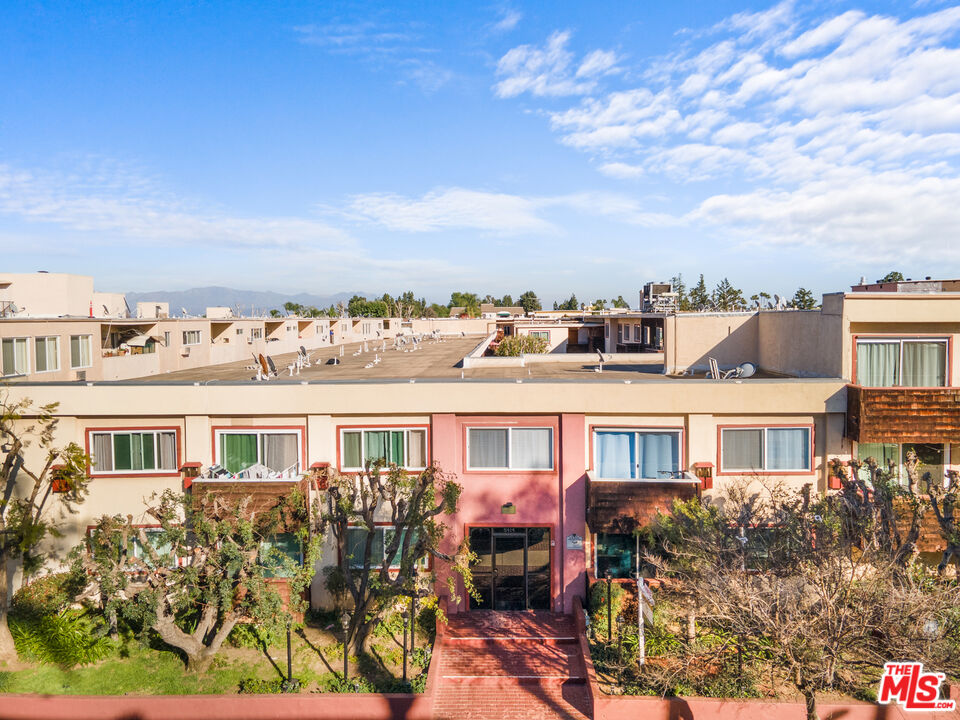 5414 Newcastle Ave Unit: 1
