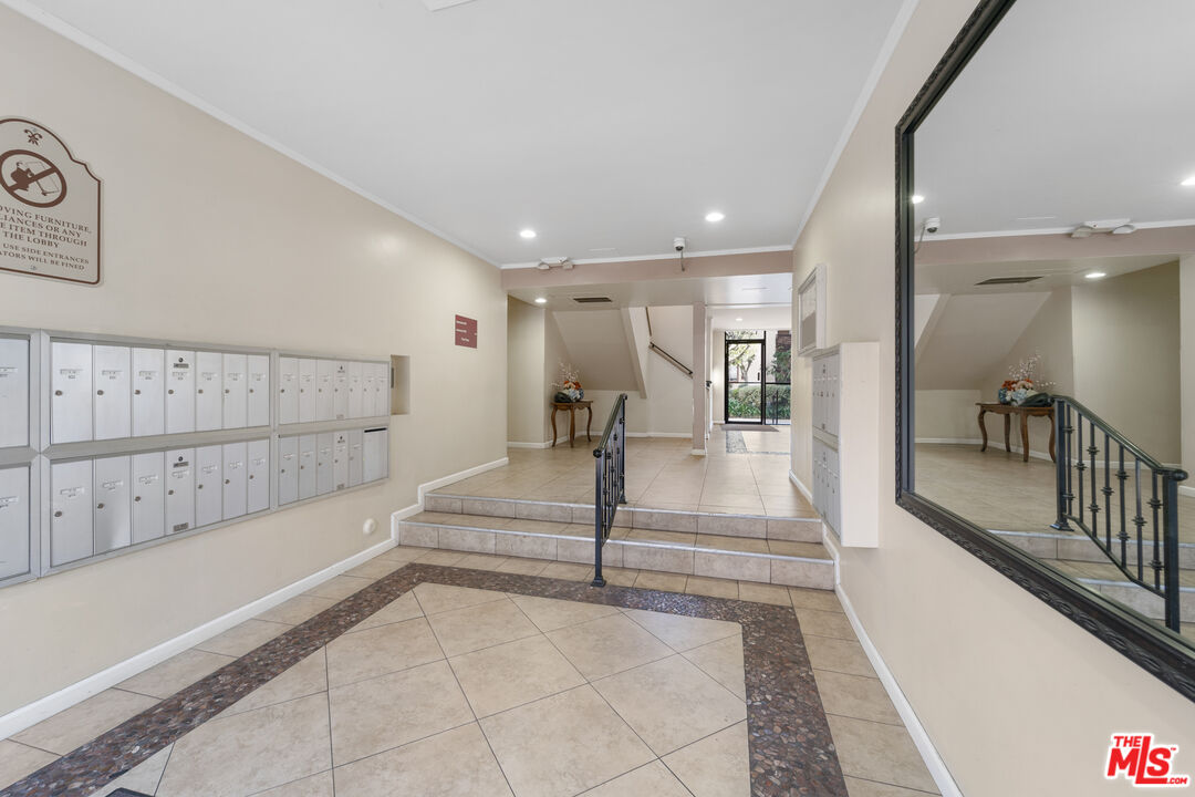 5414 Newcastle Ave Unit: 1