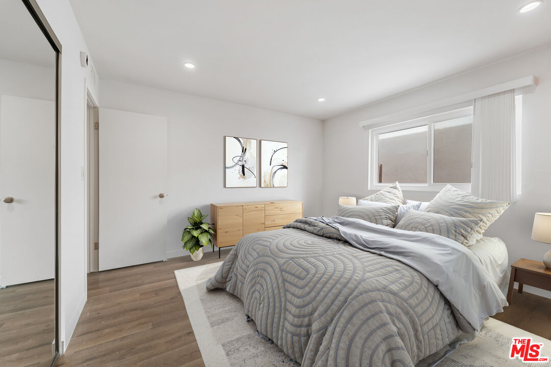5414 Newcastle Ave Unit: 1