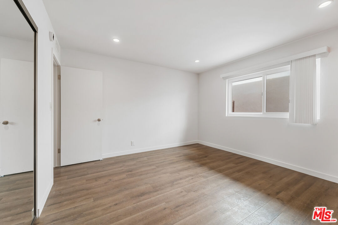 5414 Newcastle Ave Unit: 1