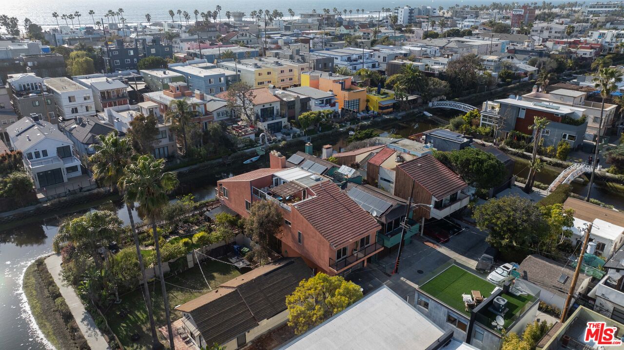 2512 Grand Canal