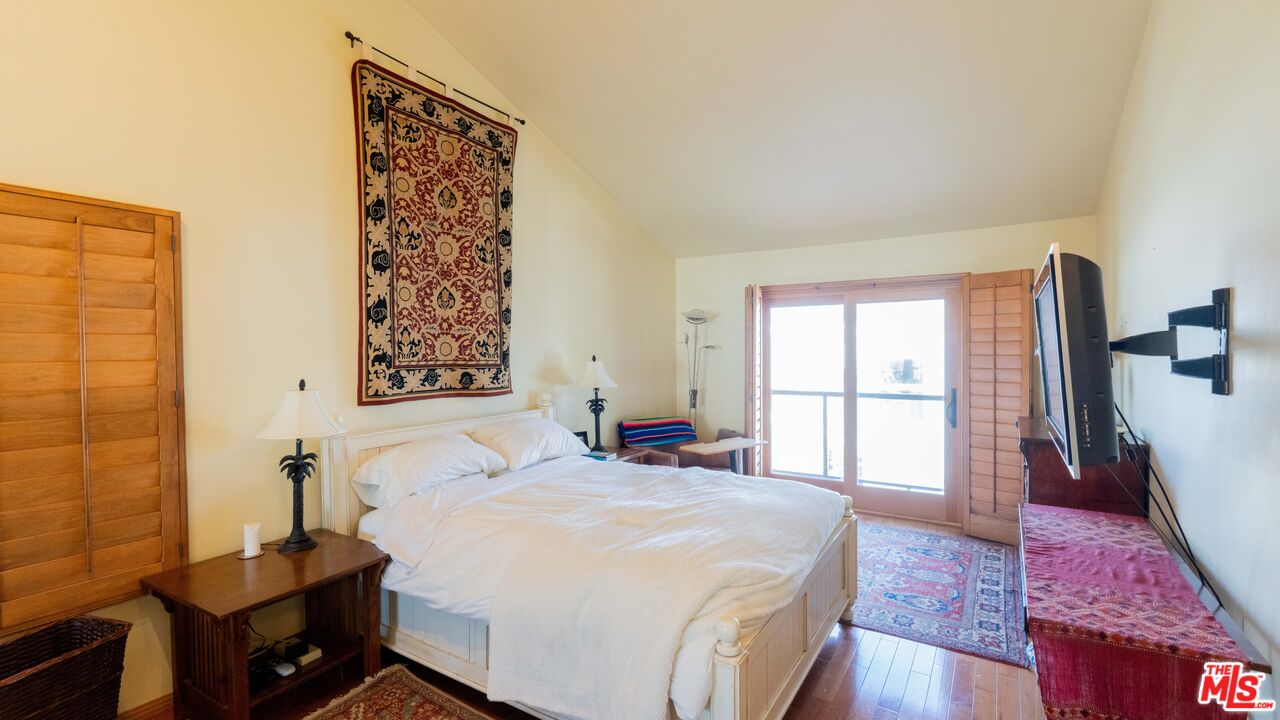 2512 Grand Canal