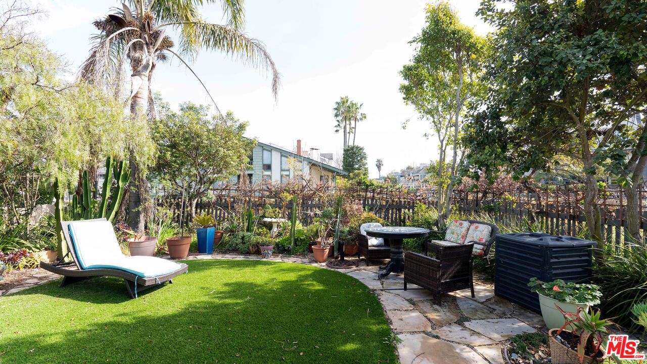 2512 Grand Canal