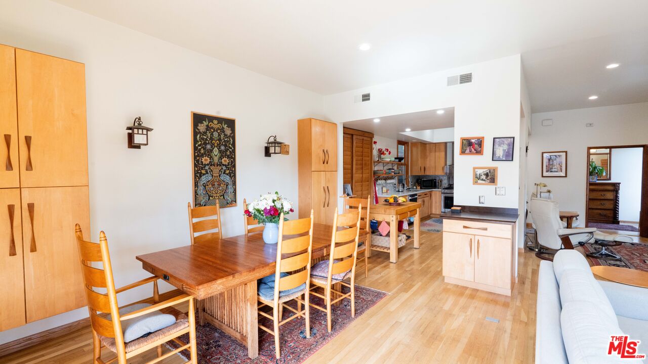 2512 Grand Canal