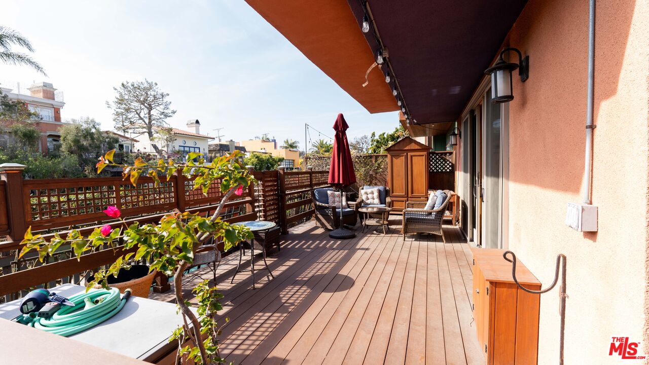 2512 Grand Canal