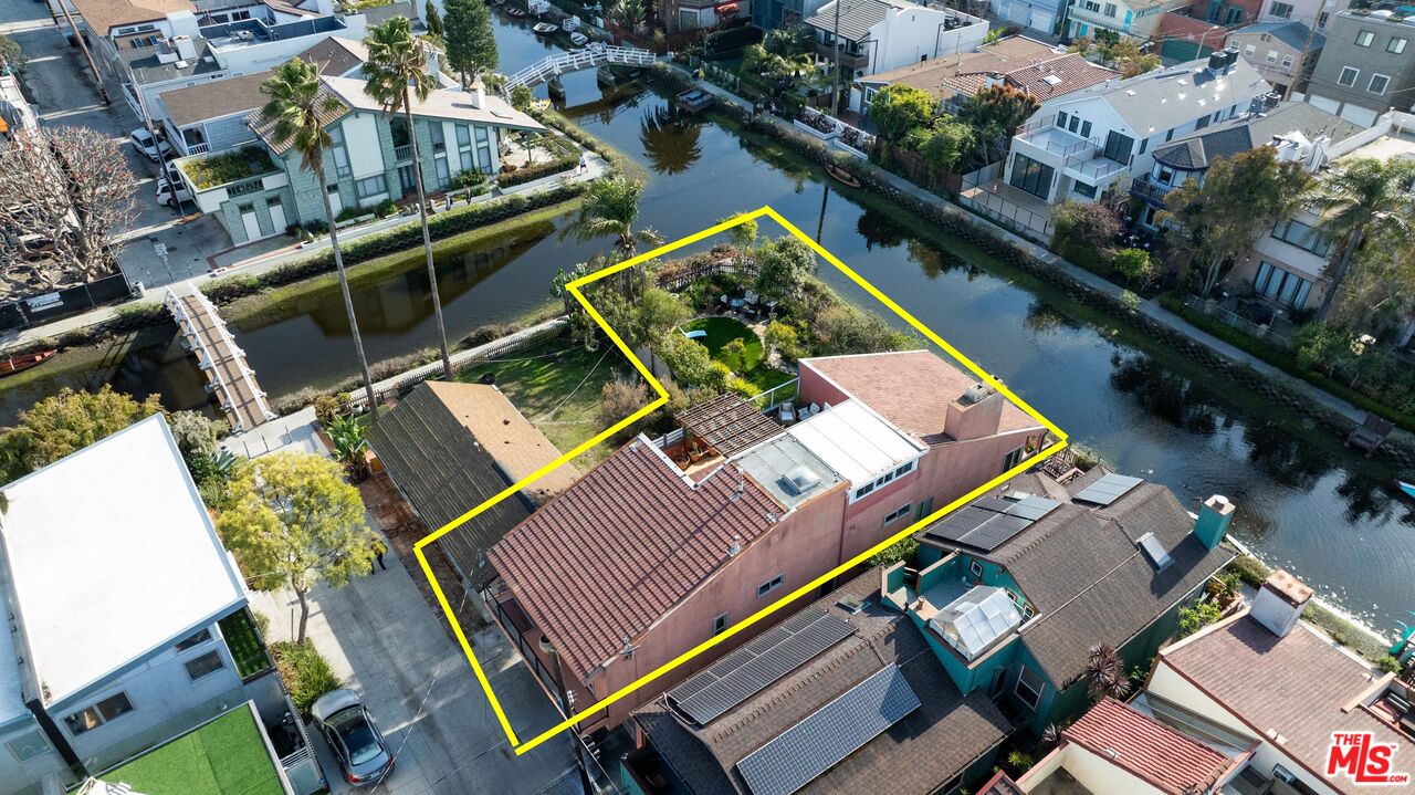2512 Grand Canal