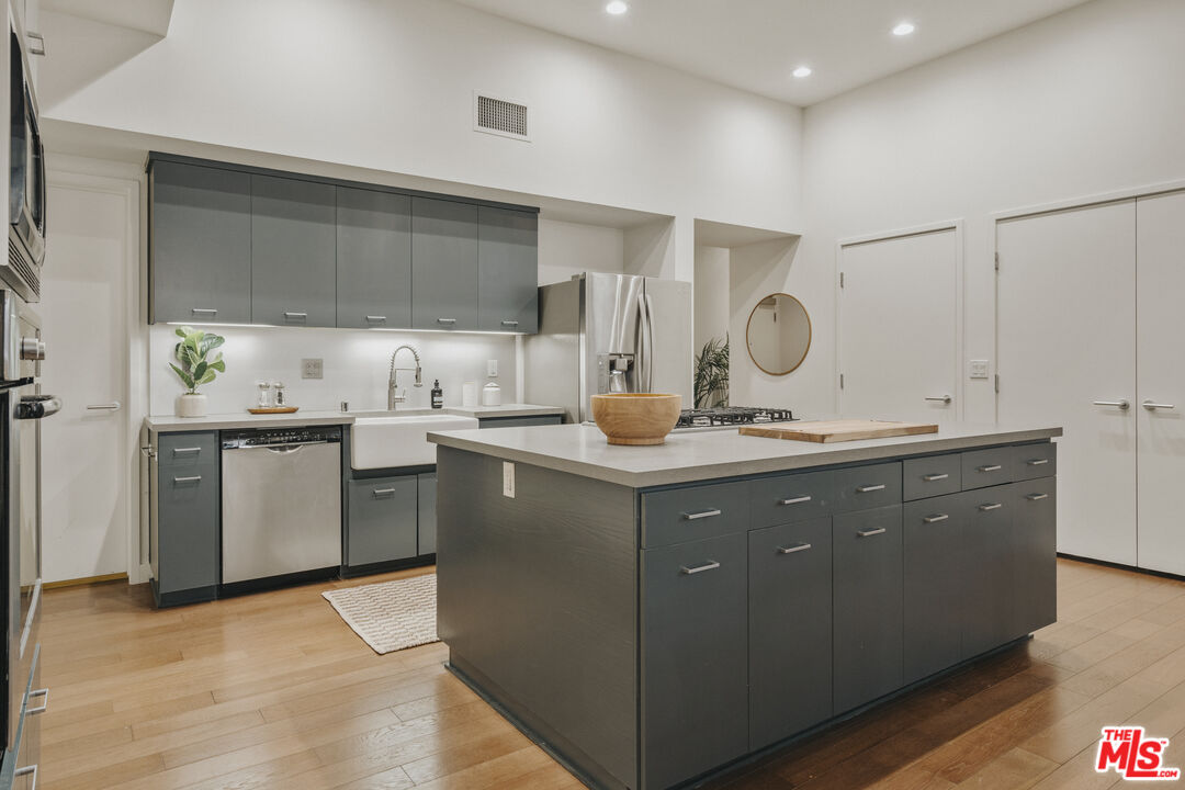 940 E 2nd St Unit: 36